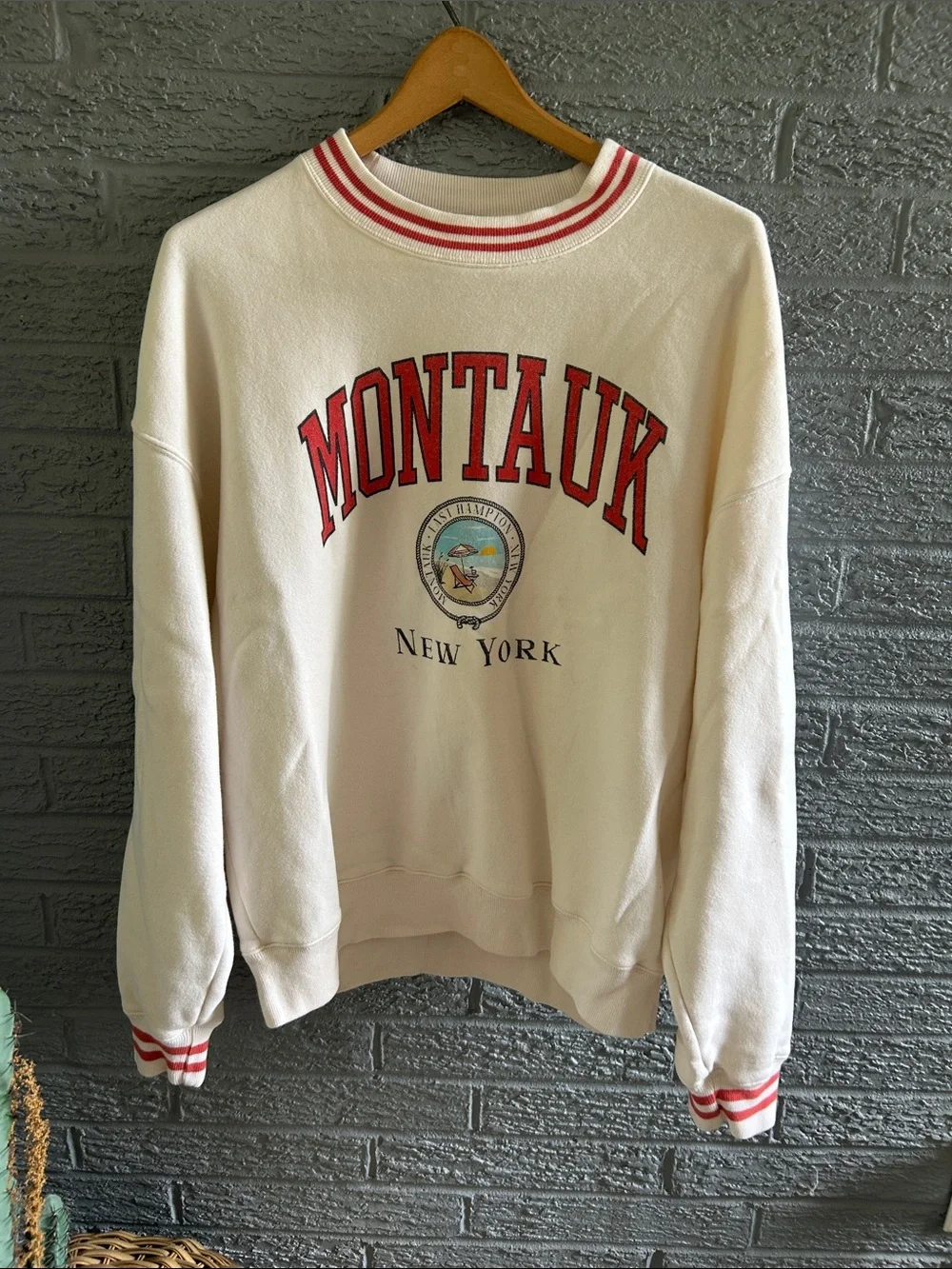 Abercrombie & Fitch Montauk  New York Cream Crewneck